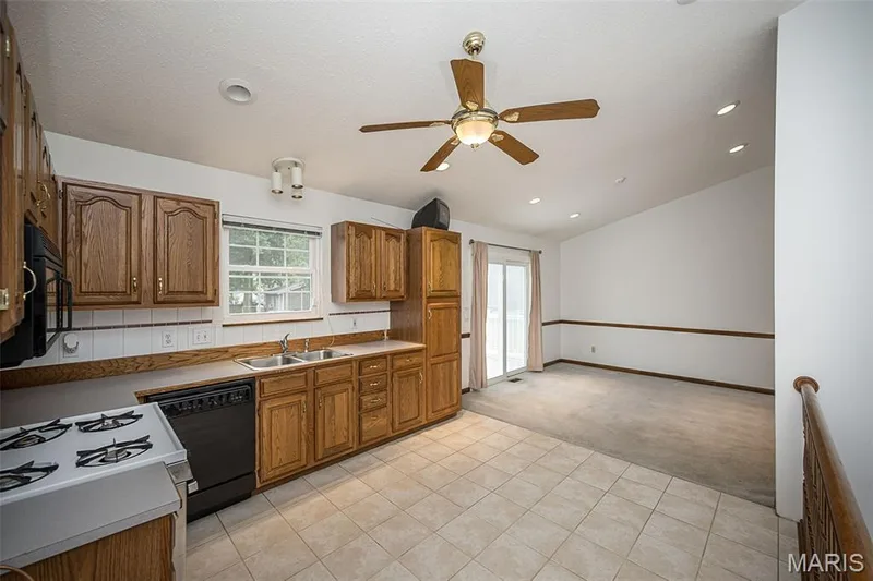825 Colleen Drive, O'Fallon, MO 63366 — listing photo 5 of 38