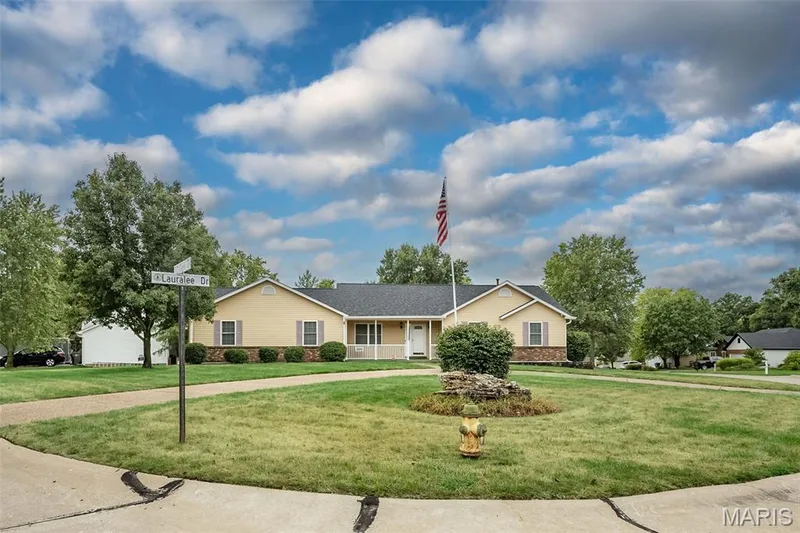Circle driveway in addition to regular aggregate driveway — 825 Colleen Drive, O'Fallon, MO 63366