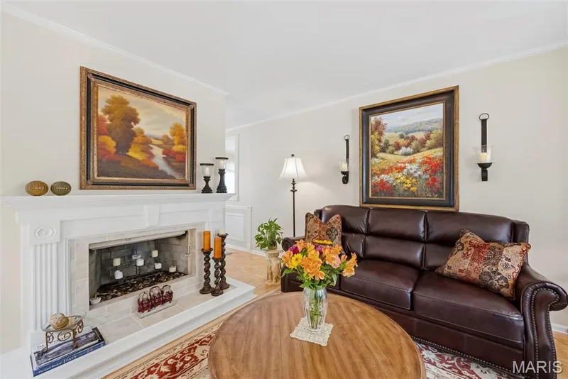 16511 Hunters Crossing Drive, Wildwood, MO 63040 — listing photo 8 of 76