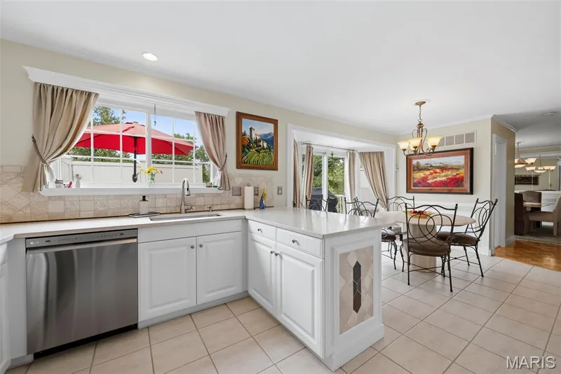 16511 Hunters Crossing Drive, Wildwood, MO 63040 — listing photo 19 of 76