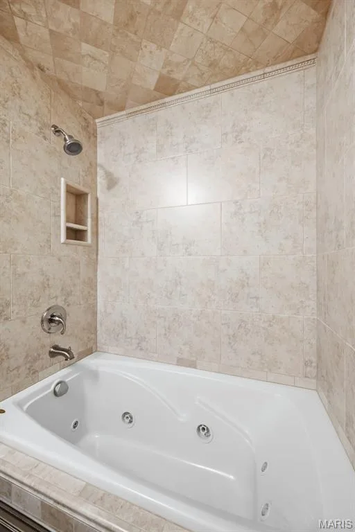 16511 Hunters Crossing Drive, Wildwood, MO 63040 — listing photo 36 of 76