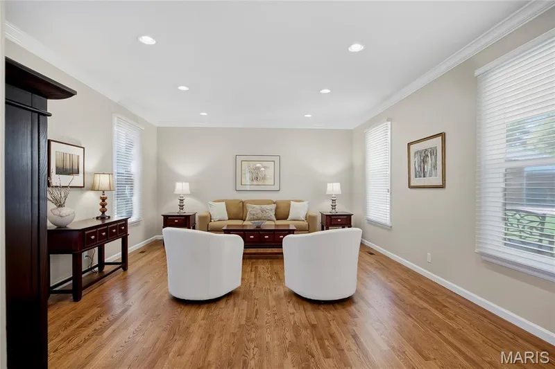14300 Markham Lane, Chesterfield, MO 63017 — listing photo 4 of 37
