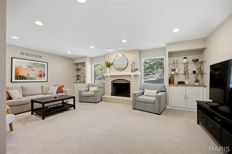 14300 Markham Lane, Chesterfield, MO 63017 — listing photo 6 of 37
