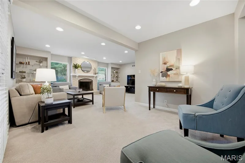 14300 Markham Lane, Chesterfield, MO 63017 — listing photo 8 of 37