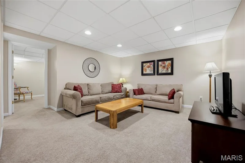 14300 Markham Lane, Chesterfield, MO 63017 — listing photo 24 of 37