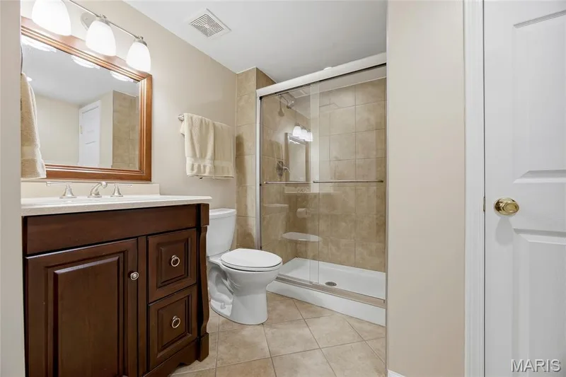 14300 Markham Lane, Chesterfield, MO 63017 — listing photo 27 of 37