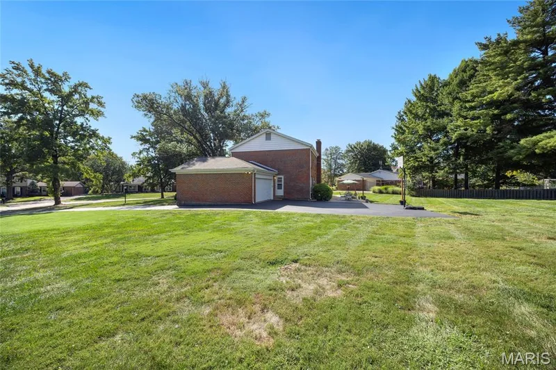 14300 Markham Lane, Chesterfield, MO 63017 — listing photo 32 of 37