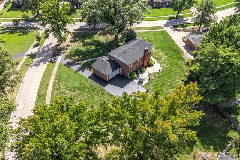 14300 Markham Lane, Chesterfield, MO 63017 — listing photo 34 of 37