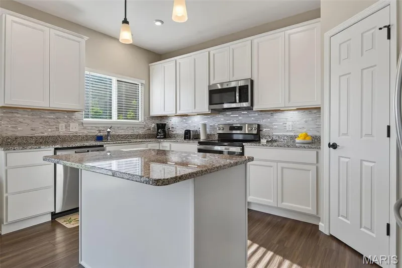 368 Cottage Grove Drive, Wentzville, MO 63385 — listing photo 4 of 28