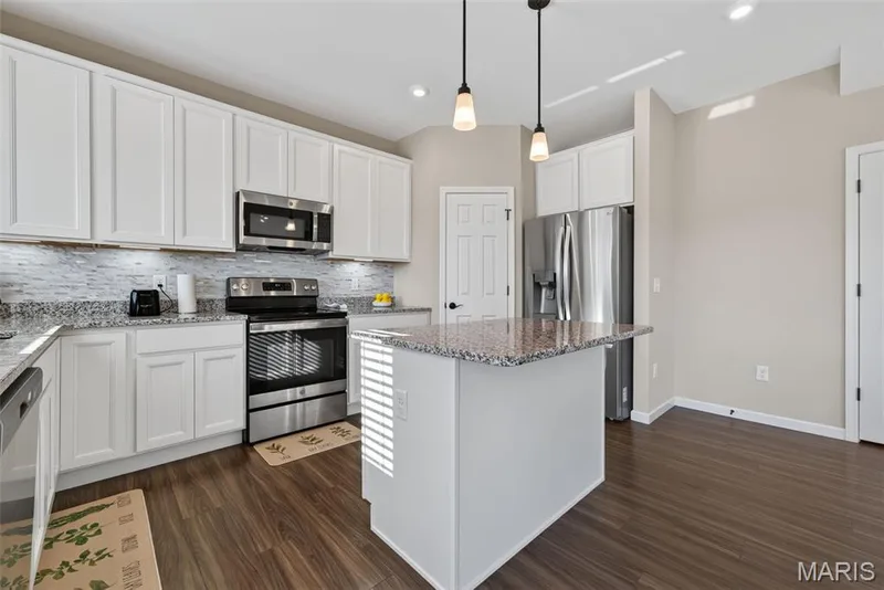 368 Cottage Grove Drive, Wentzville, MO 63385 — listing photo 5 of 28