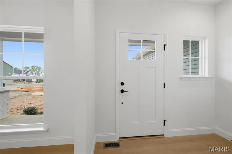Entry Foyer — 547 Ryehill Drive, St Peters, MO 63376