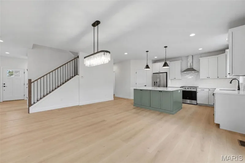 Dining Area and Kitchen — 547 Ryehill Drive, St Peters, MO 63376