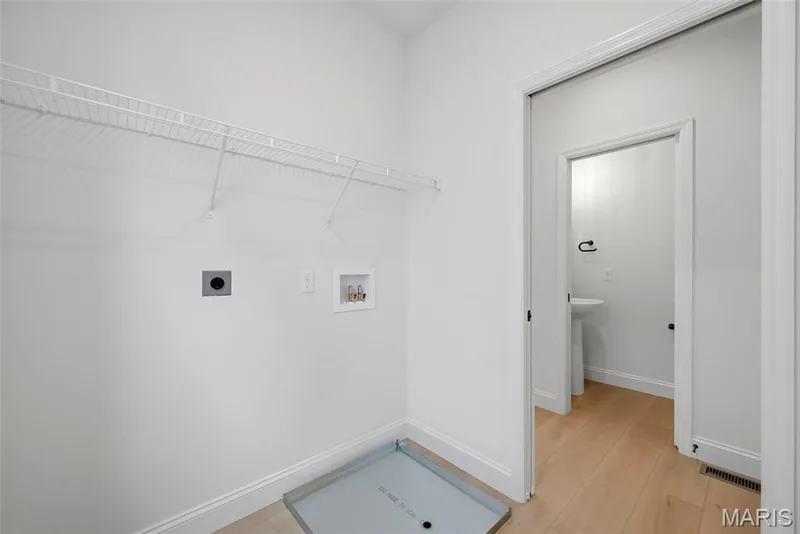 Main Floor Laundry — 547 Ryehill Drive, St Peters, MO 63376