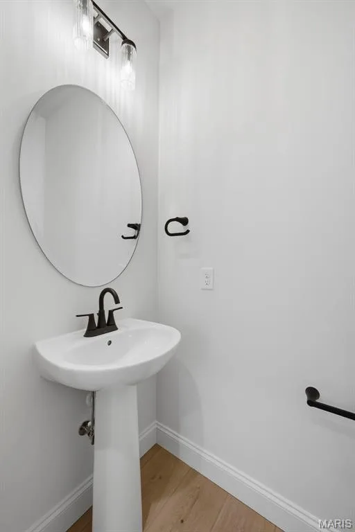 Main Floor Powder Room — 547 Ryehill Drive, St Peters, MO 63376
