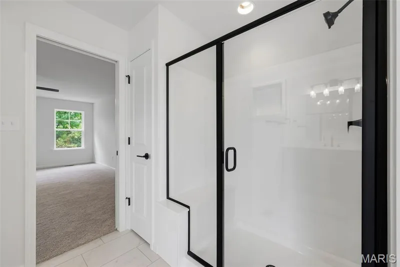 Cultured Marble Shower with Seat in Primary Bath — 547 Ryehill Drive, St Peters, MO 63376