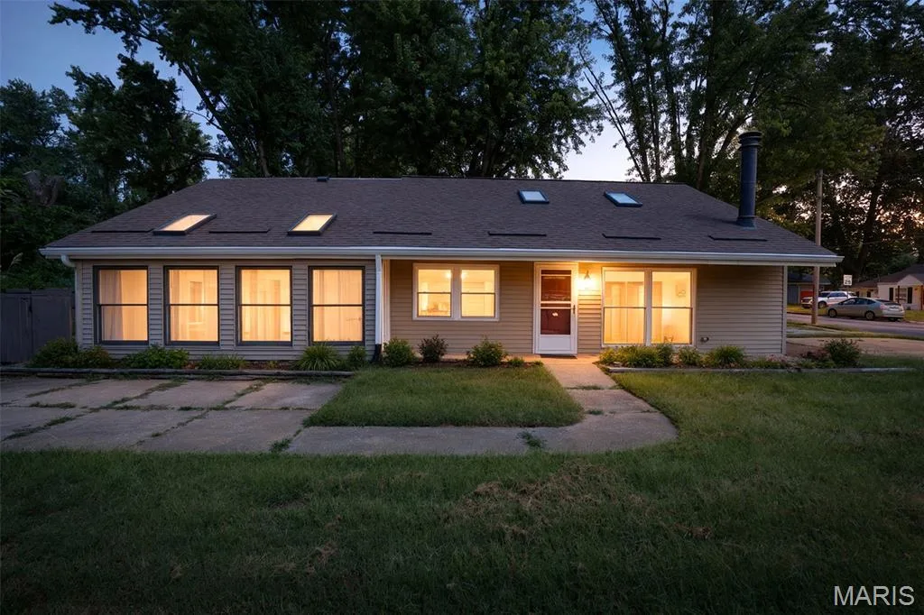 49 Marie Drive, St Charles, MO 63301 — listing photo 1 of 39