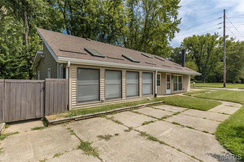 49 Marie Drive, St Charles, MO 63301 — listing photo 33 of 39