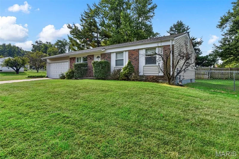 3405 Ipswich Lane, St Charles, MO 63301 — listing photo 3 of 22