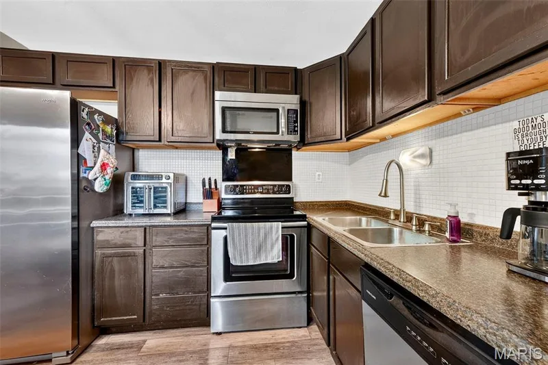 3405 Ipswich Lane, St Charles, MO 63301 — listing photo 9 of 22