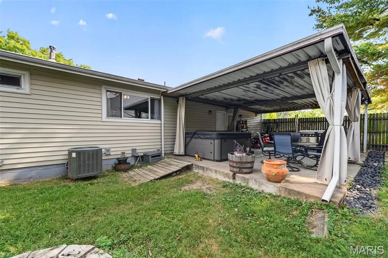 3405 Ipswich Lane, St Charles, MO 63301 — listing photo 14 of 22