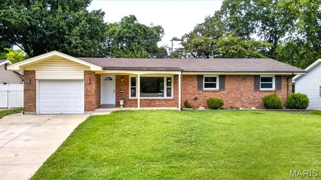 525 Norma Drive, St Charles, MO 63301 — listing photo 1 of 50