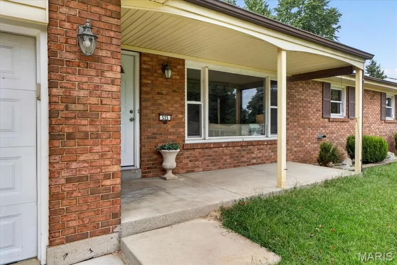 525 Norma Drive, St Charles, MO 63301 — listing photo 4 of 50