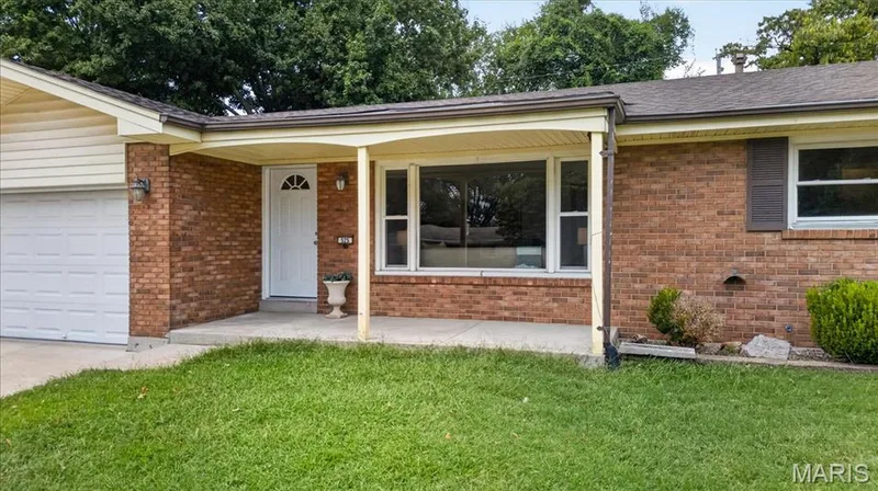 525 Norma Drive, St Charles, MO 63301 — listing photo 5 of 50