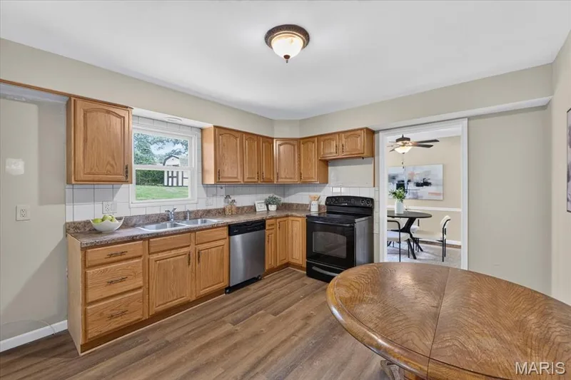 525 Norma Drive, St Charles, MO 63301 — listing photo 15 of 50