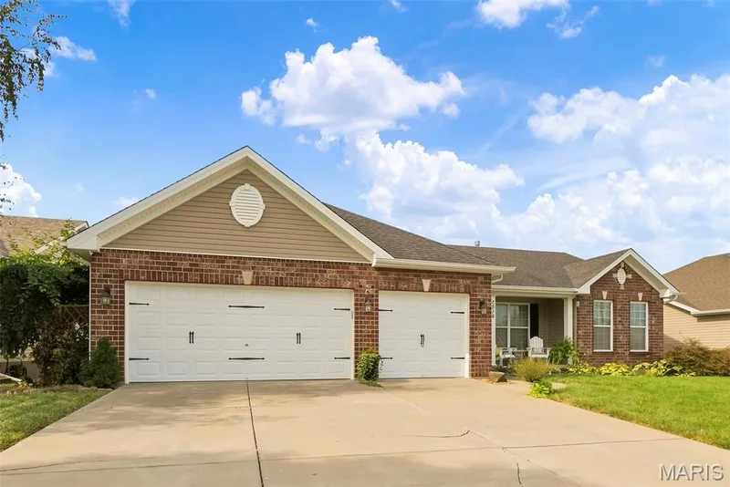 1516 Wainscott Drive, O'Fallon, MO 63366 — listing photo 3 of 49