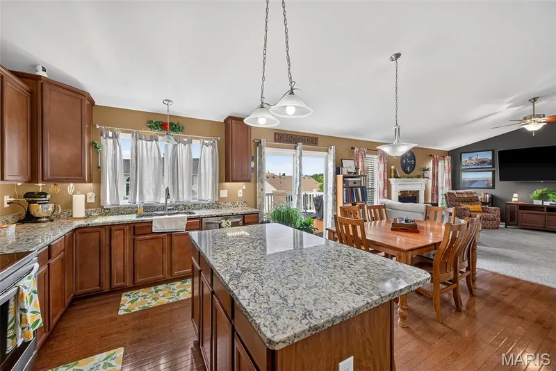 1516 Wainscott Drive, O'Fallon, MO 63366 — listing photo 15 of 49
