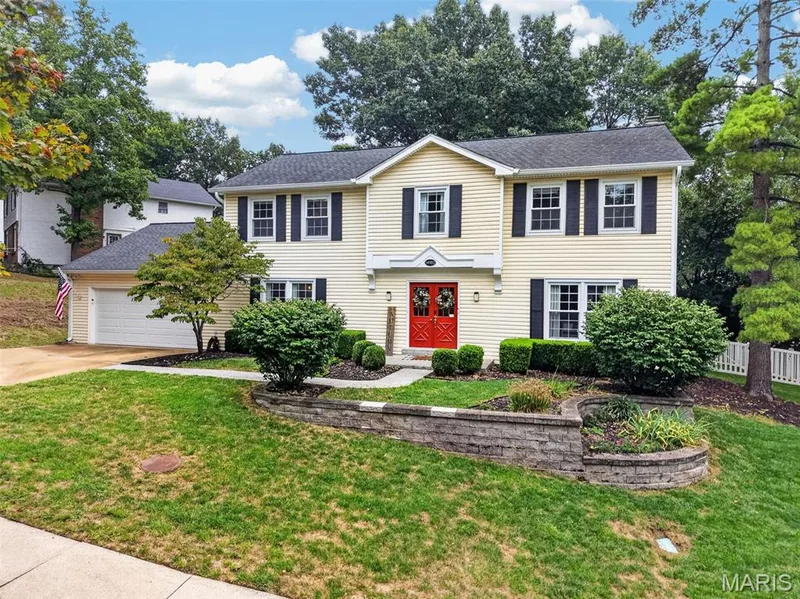 14980 Claymont Estates Drive, Chesterfield, MO 63017 — listing photo 2 of 43