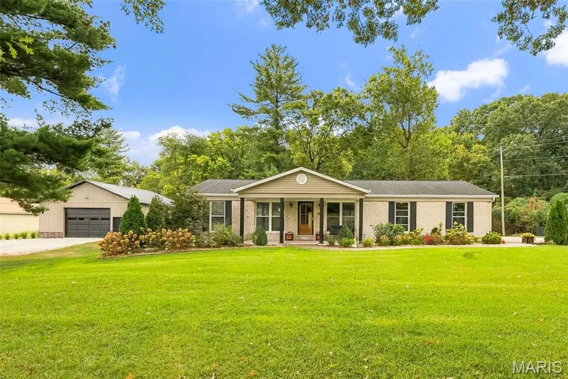 1392 N Henke Road, Lake St. Louis, MO 63367 — listing photo 2 of 94