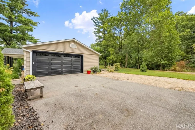 1392 N Henke Road, Lake St. Louis, MO 63367 — listing photo 4 of 94