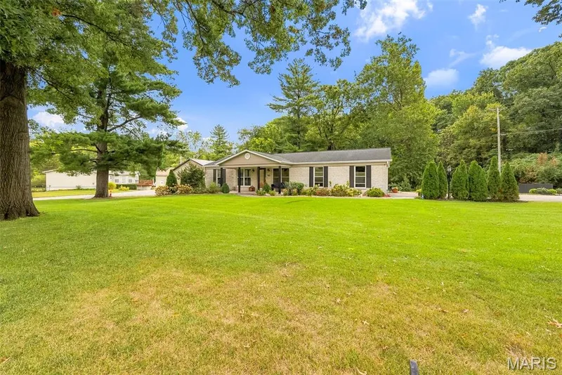 1392 N Henke Road, Lake St. Louis, MO 63367 — listing photo 5 of 94