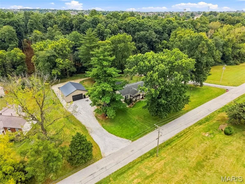 1392 N Henke Road, Lake St. Louis, MO 63367 — listing photo 7 of 94