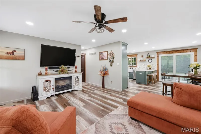 1392 N Henke Road, Lake St. Louis, MO 63367 — listing photo 11 of 94