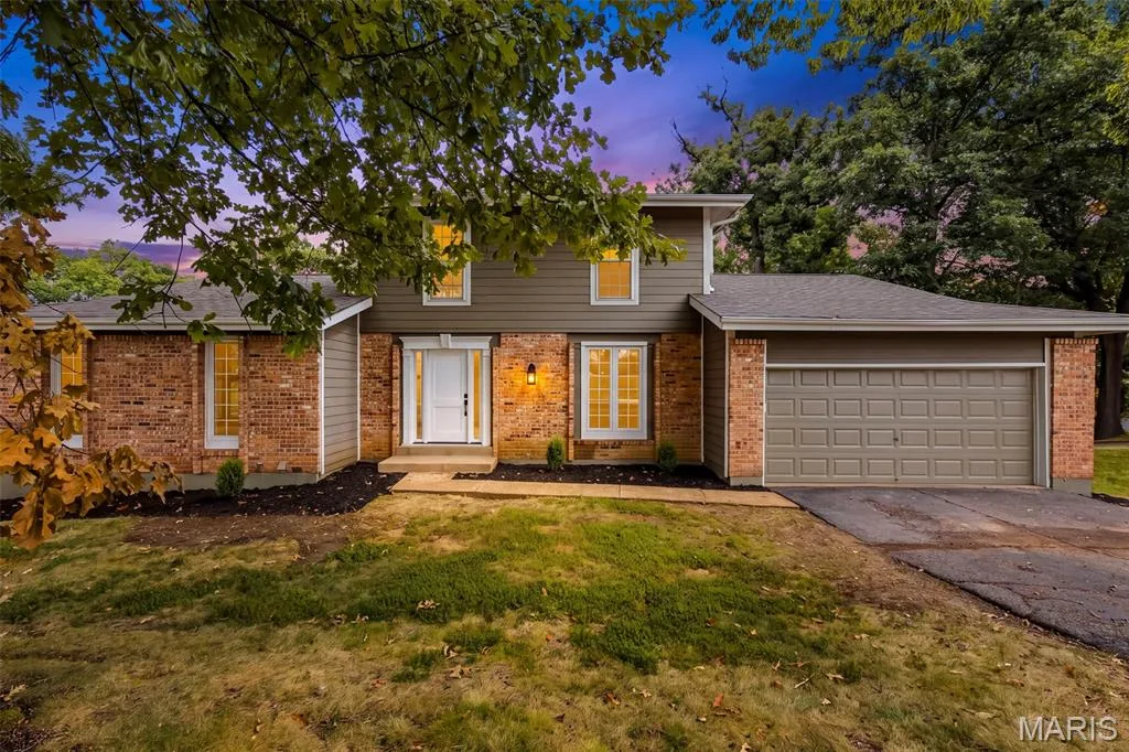 1674 Old Baxter Road, Chesterfield, MO 63017 — listing photo 1 of 98
