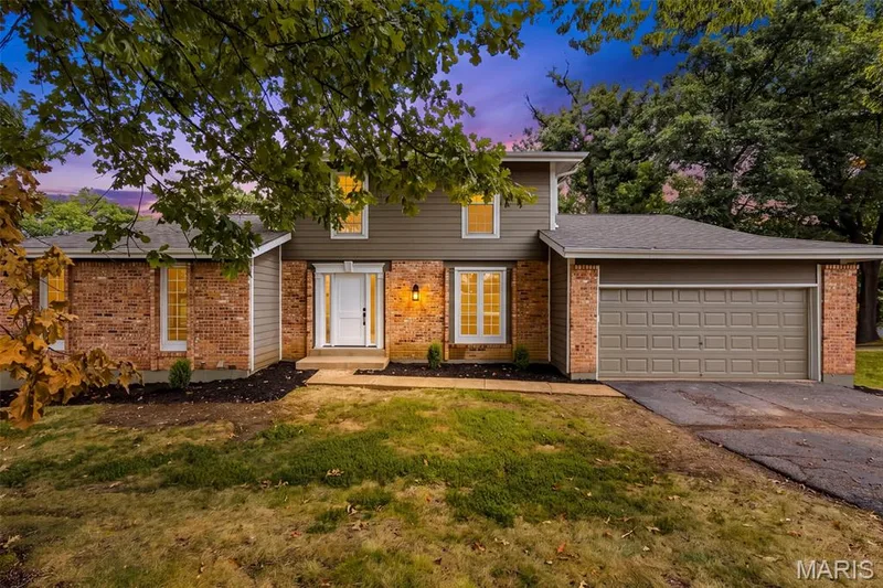 1674 Old Baxter Road, Chesterfield, MO 63017 — listing photo 1 of 98