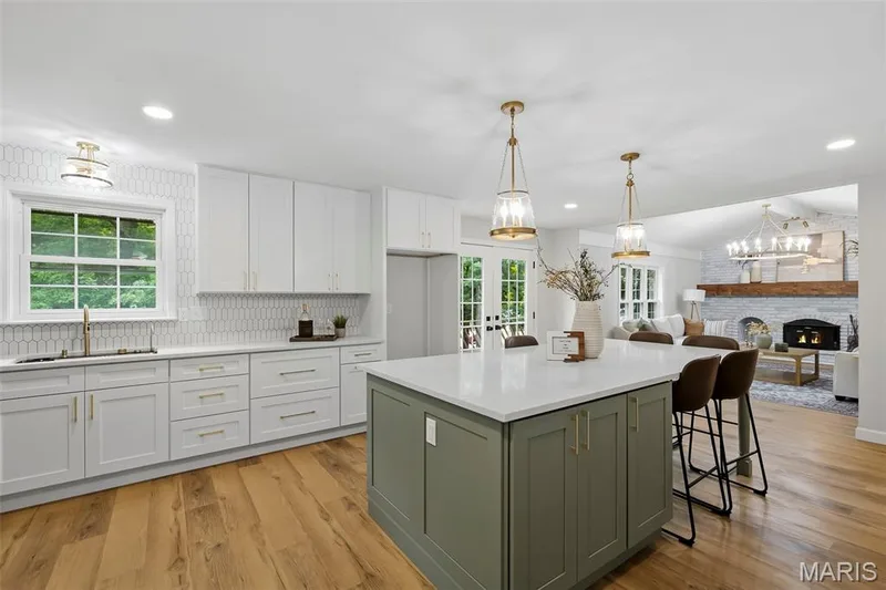 1674 Old Baxter Road, Chesterfield, MO 63017 — listing photo 16 of 98
