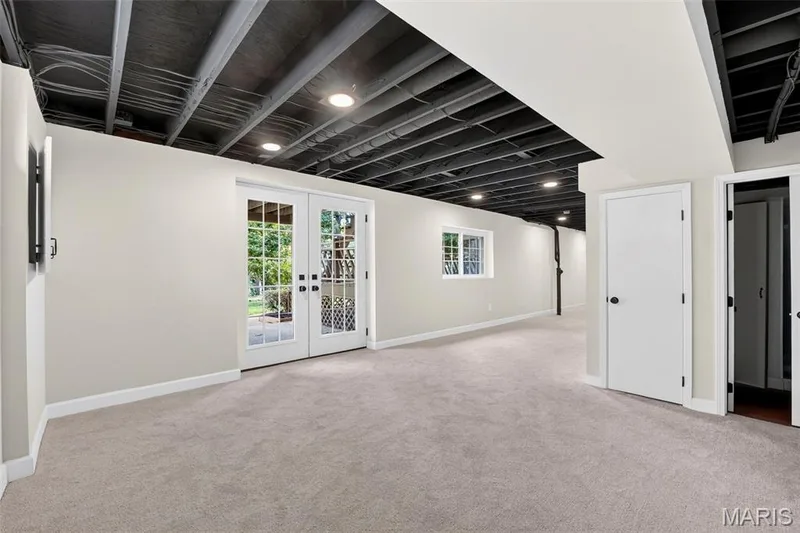Enjoy the extra space & walk out the yard. — 1674 Old Baxter Road, Chesterfield, MO 63017