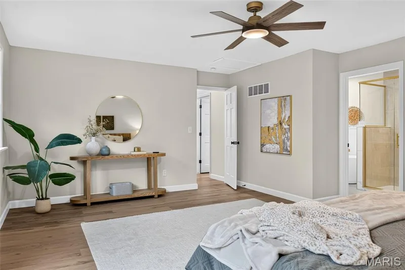 Huge Primary Bedroom, Spa like Bathroom & Walk-in Closet — 1674 Old Baxter Road, Chesterfield, MO 63017