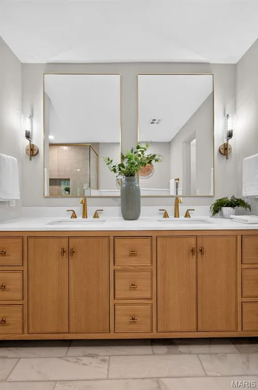 His & Her sink. — 1674 Old Baxter Road, Chesterfield, MO 63017