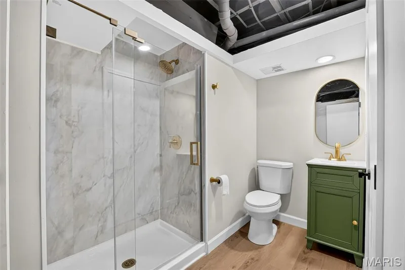 Basement: Full BathroomJack & Jill from Sleep room to Recreational space — 1674 Old Baxter Road, Chesterfield, MO 63017