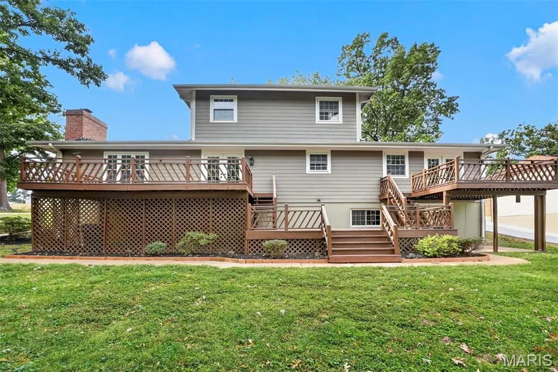 Tri Level Deck — 1674 Old Baxter Road, Chesterfield, MO 63017