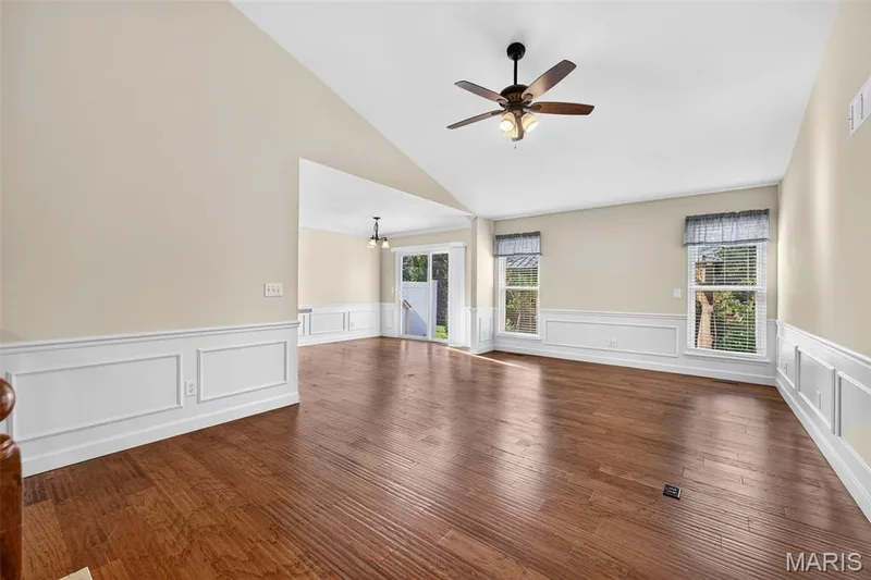 Open floor plan with vaulted great room-dining area open to breakfast room — 114 Savannah Terrace, Wentzville, MO 63385