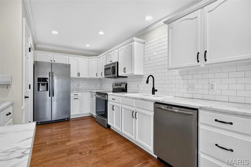 114 Savannah Terrace, Wentzville, MO 63385 — listing photo 8 of 33