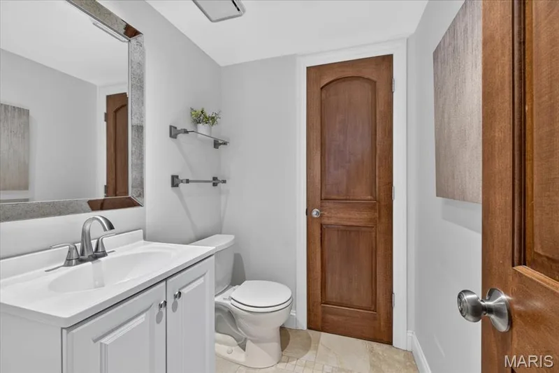 113 Christine Cay Court, St Charles, MO 63304 — listing photo 4 of 59