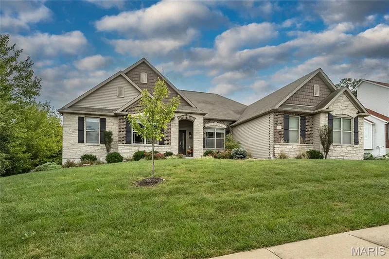 101 Castlewood Estates Drive, O'Fallon, MO 63368 — listing photo 2 of 55