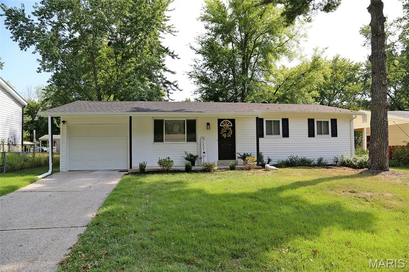 6 Marveline Drive, St Charles, MO 63304 — listing photo 1 of 25