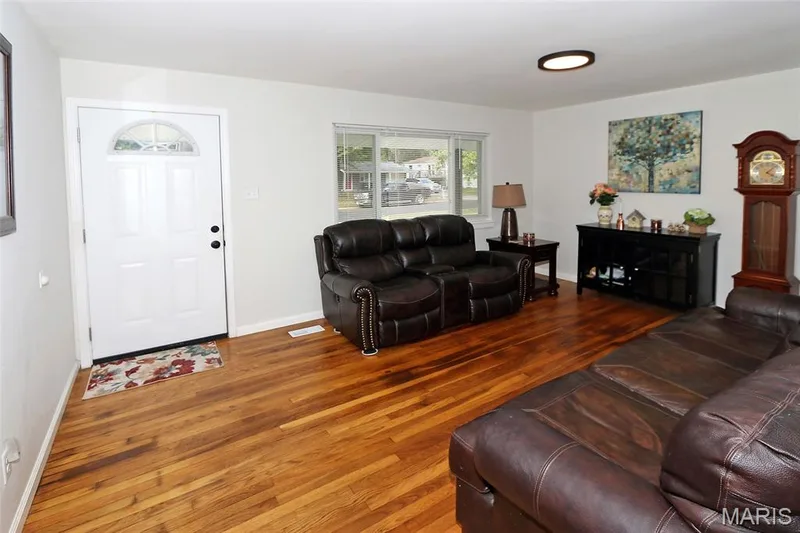 6 Marveline Drive, St Charles, MO 63304 — listing photo 2 of 25